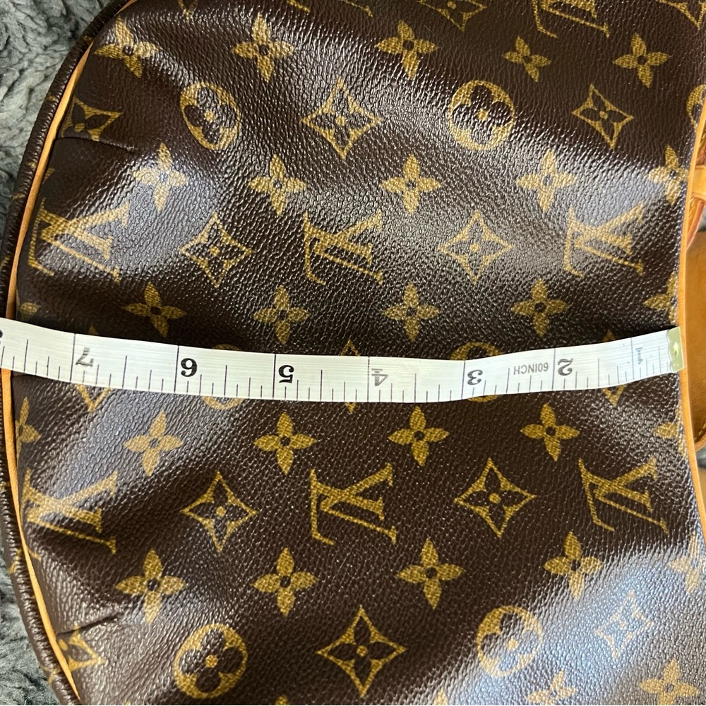 🔥SALE🔥LOUIS VUITTON CROISSANT. Excellent condition. Original dust bag. - Picture 8 of 12